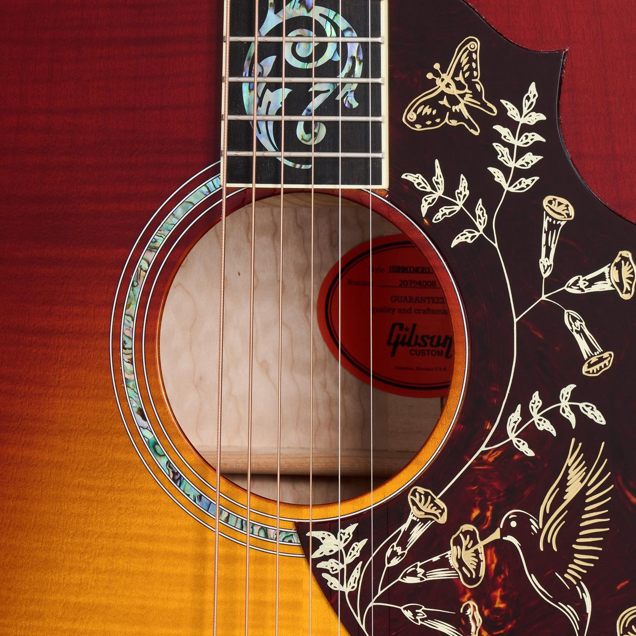 お正月特価‼️パールハミングバードタイプレッドサンバースト★ギルドピックガード★☆ Gibson ハミングバードタイプピックガード 柄が消えることは