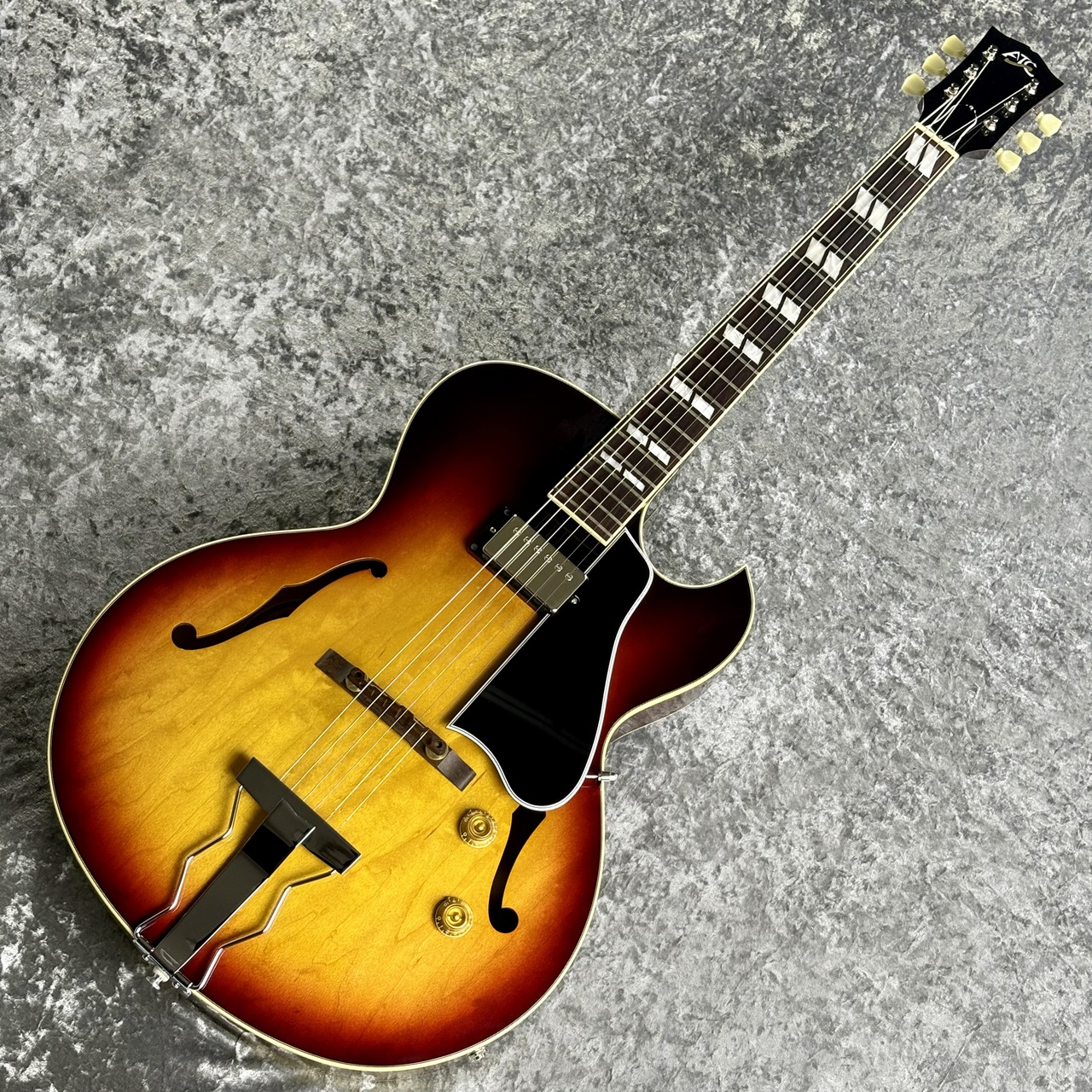 Archtop Tribute ATC175 【2024年製USED】【2.8kg】（中古