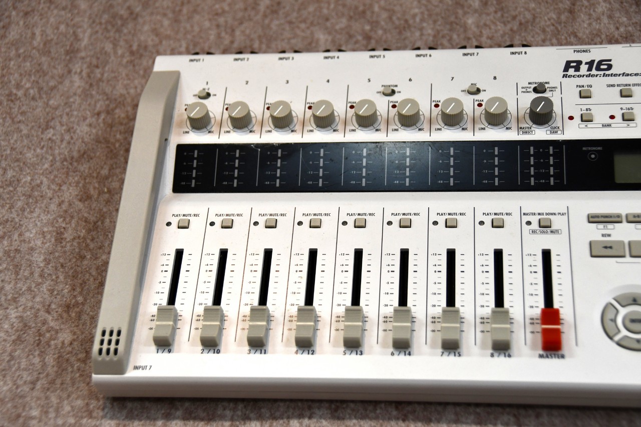 ZOOM R16 Multitrack Recorder（中古）【楽器検索デジマート】
