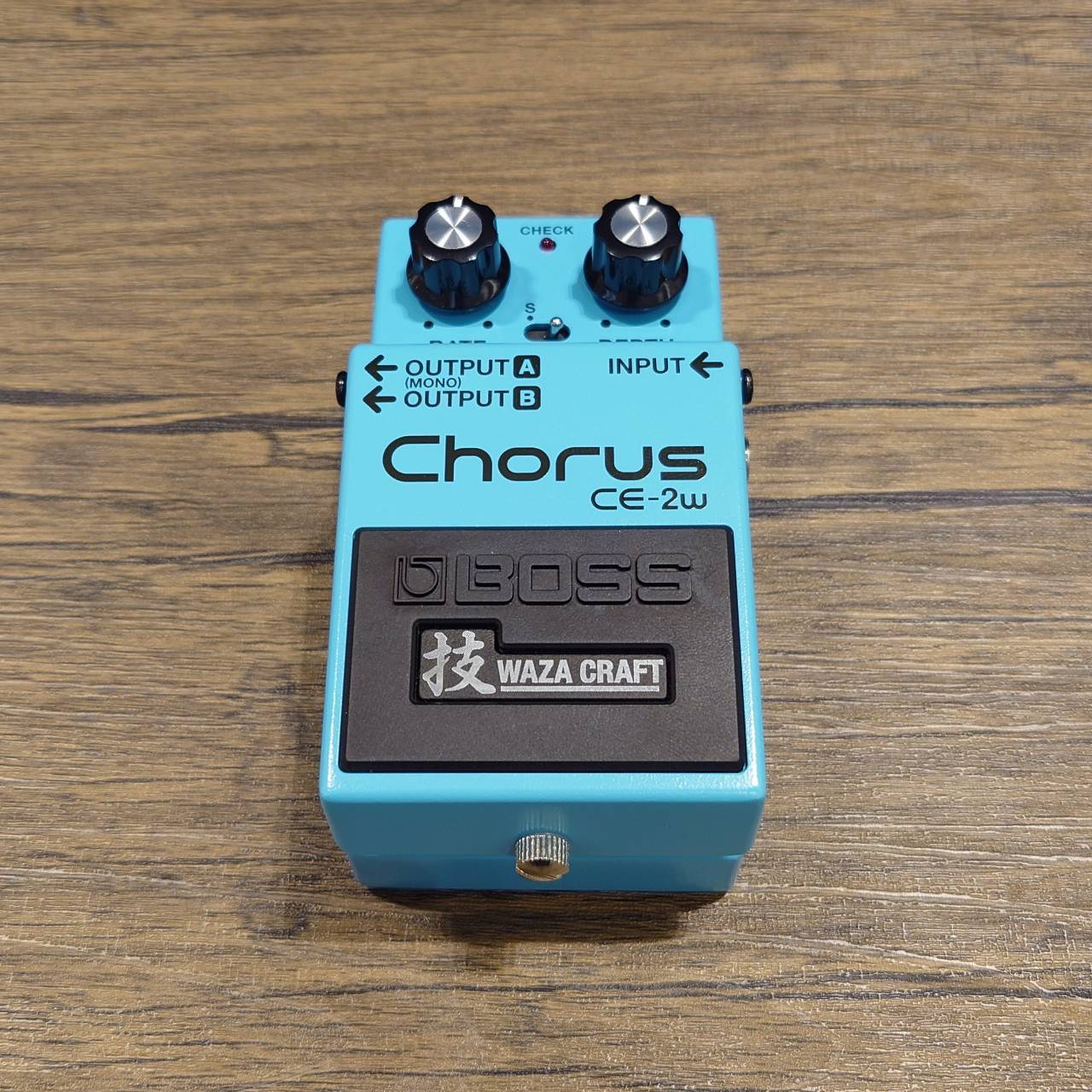BOSS CE-2W 中古品 BOSS CE-2W [WLW81]【阿倍野店在庫】 - 中古楽器の販売 【Qsic】 全国