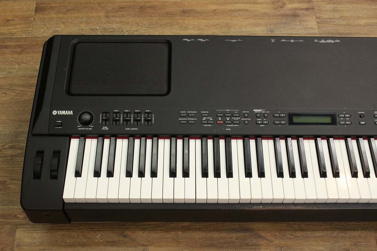 YAMAHA CP300 