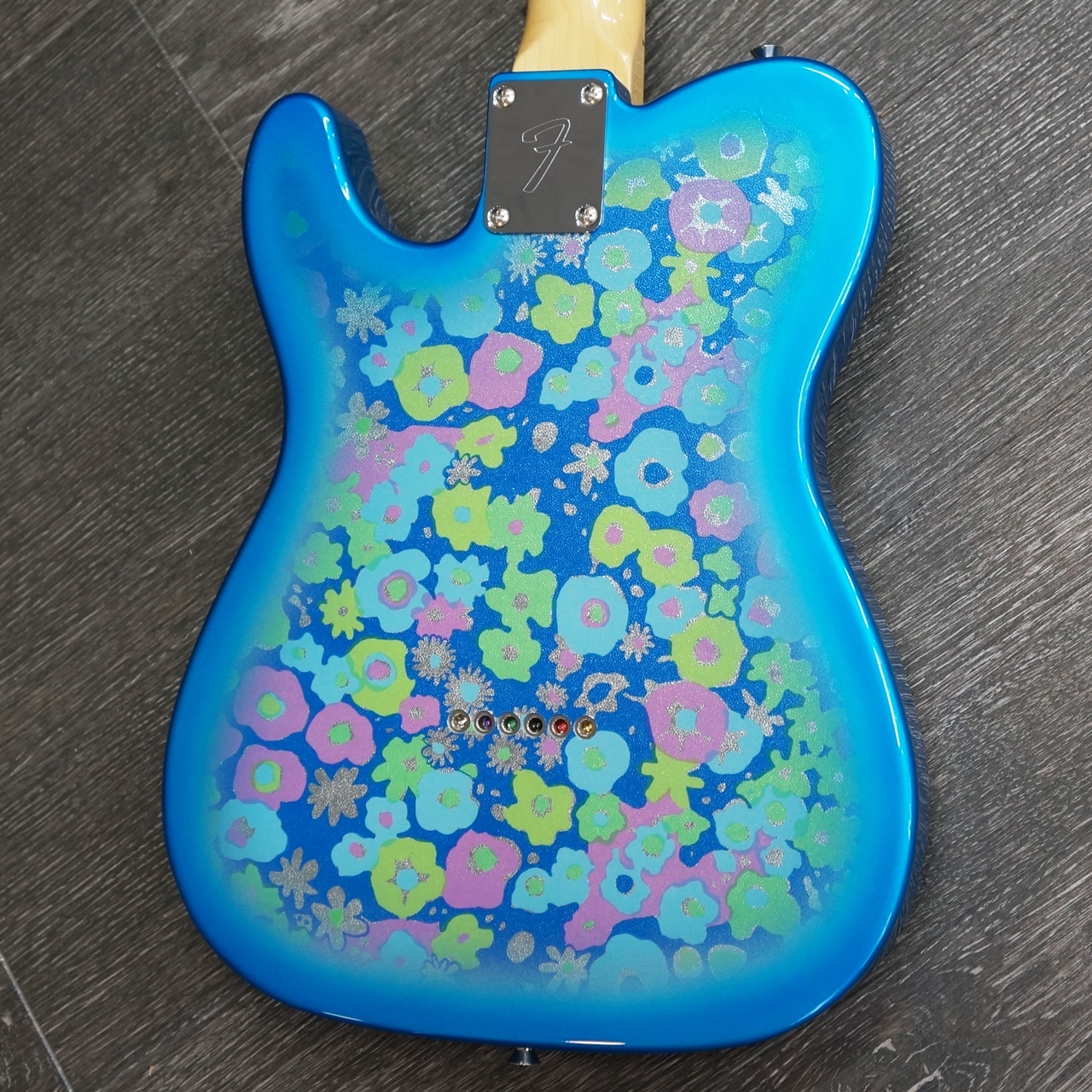 Fender Telecaster Blue Flower 25年限定生産 Fenderから「Blue Flower」テレとストラトが2025年限定復刻！