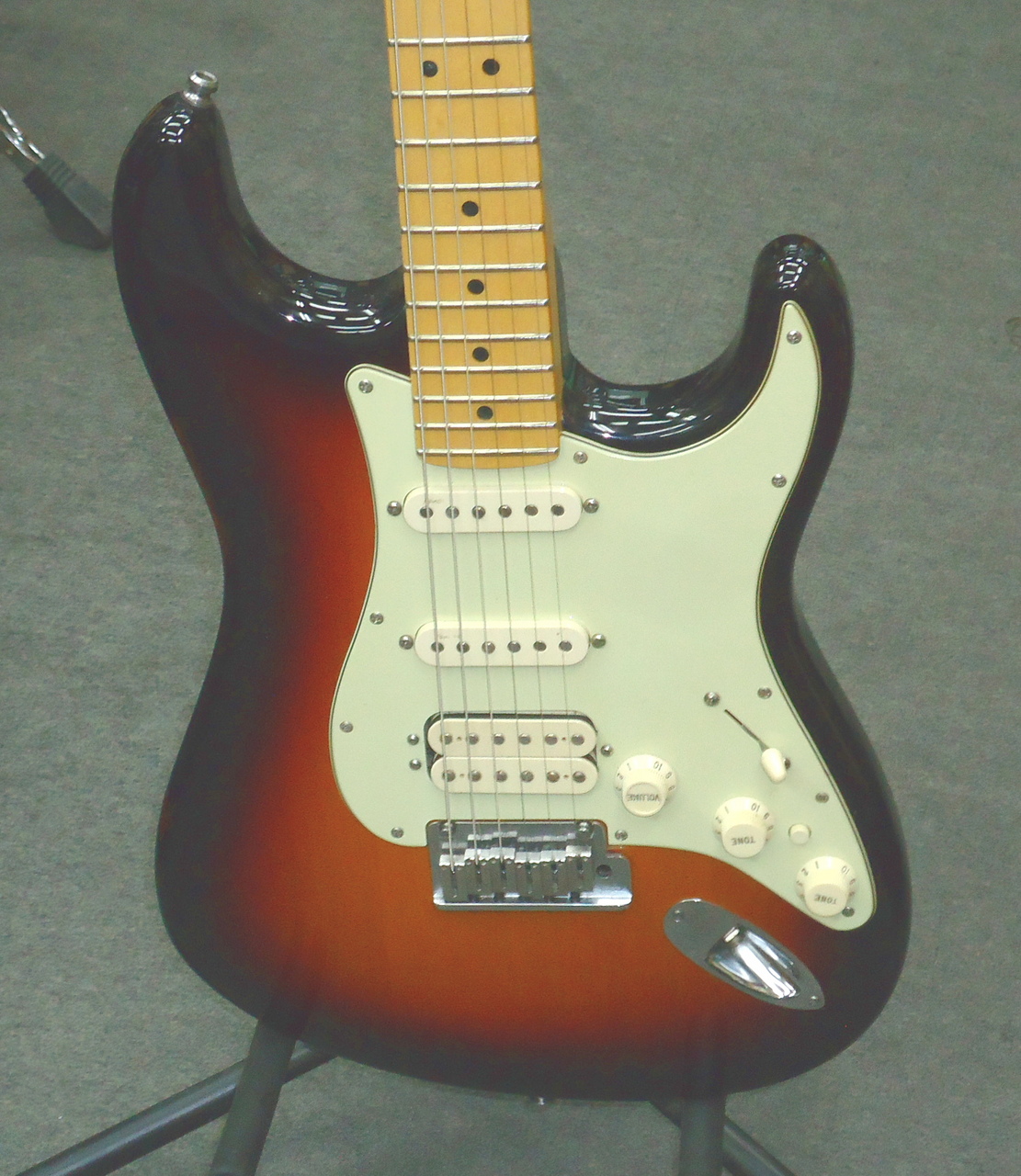 Fender American Deluxe Stratocaster HSS Sunburst （中古）【楽器