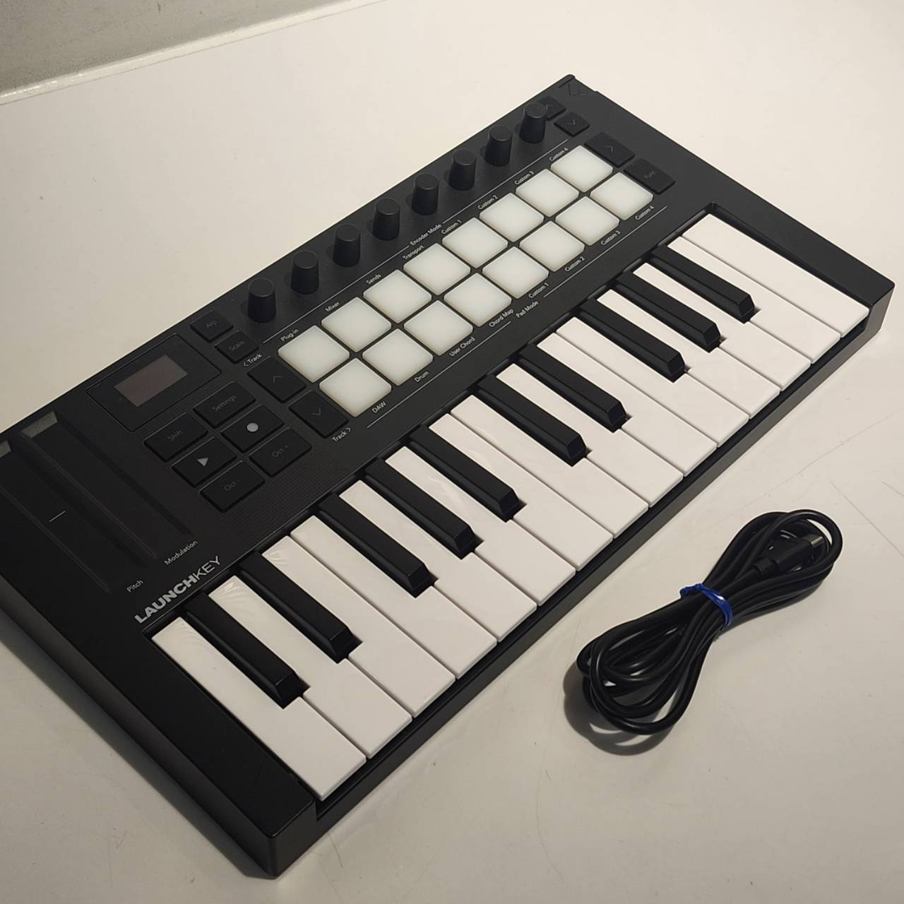 Novation Launchkey Mini25 MK4（中古/送料無料）【楽器検索デジマート】