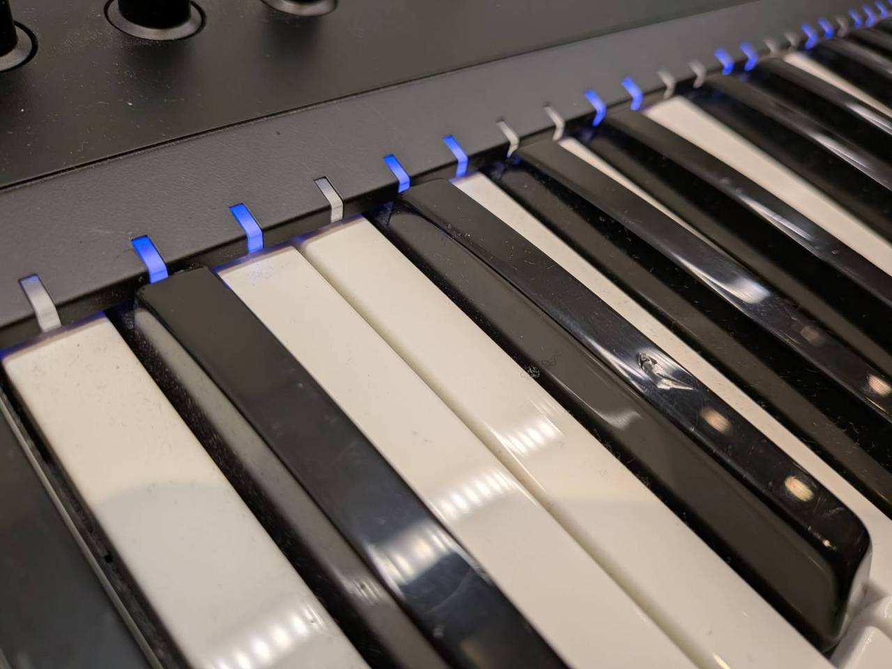 NATIVE INSTRUMENTS KOMPLETE KONTROL S49 MK2 MIDIキーボード 49鍵盤 