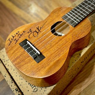 Shima UKULELE JS Soprano 【現物画像 ジェイク直筆サイン入り】