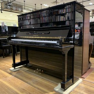 YAMAHA U30A