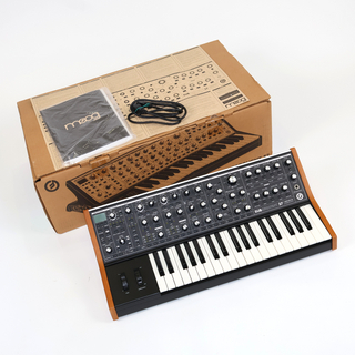 Moog Messenger アナログシンセサイザー Moog Messenger 〜ラダー・フィルターや波形折りたたみ回路を