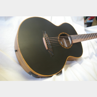 ブロモ・ギターズよりエレアコのBAT8ME bkが新登場 | アコースティック