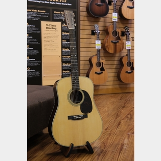 MartinD-28 STANDARD / Natural