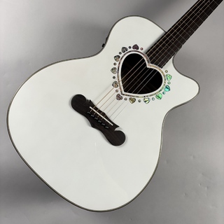 Zemaitisが、エレアコ“CAF-90H”の新色“グロス・ホワイト”と“グロス