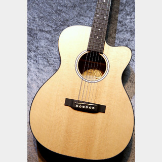 Martin 000CJr-10E #2879499 【リードプレイも捗る1本】【15/16サイズ】【エレアコ】【2024年製】【池袋店在庫品】