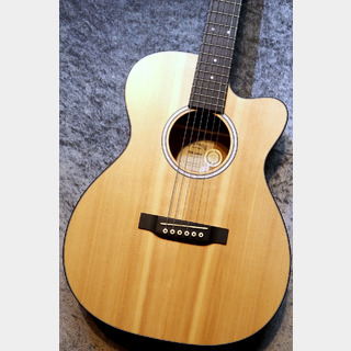 Martin 000CJr-10E #2858064 【パンチのある外観です】【15/16サイズ】【エレアコ】【2024年製】【池袋店在庫品】