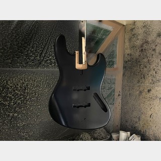 エレクトリック・ベース ＞ JBタイプ、FREEDOM CUSTOM GUITAR RESEARCH
