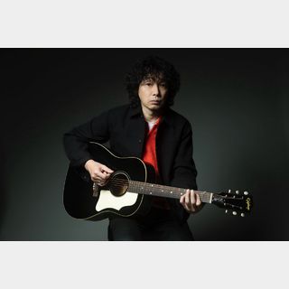 斉藤和義の最新シグネチャー・ギター“Kazuyoshi Saito J-45 2026”が