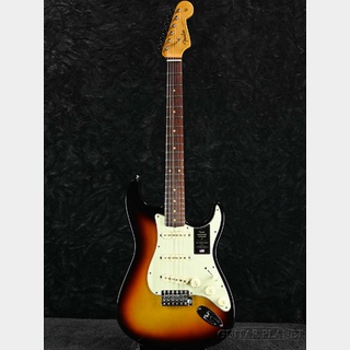 FenderAmerican Vintage II 1961 Stratocaster -3 Color Sunburst -【V2440428】【3.56kg】 【ローン金利0%】