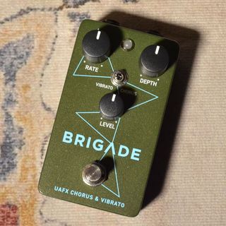 Universal Audio UAFX Brigade Chorus & Vibrato コンパクトエフェクター