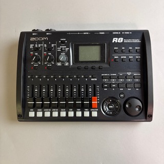 ZOOM R8