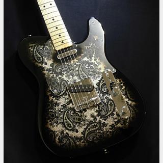 フェンダーから、象徴的なペイズリー柄の日本製ギターやアコスタ