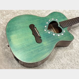 Zemaitisが、エレアコ“CAF-90H”の新色“グロス・ホワイト”と“グロス