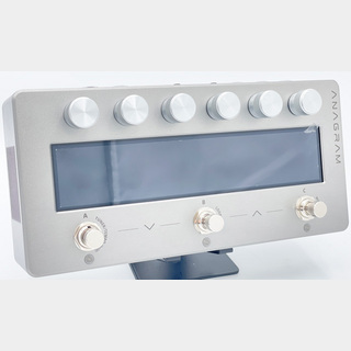 ダークグラスから直感的な操作が可能なマルチ・エフェクター「ANAGRAM