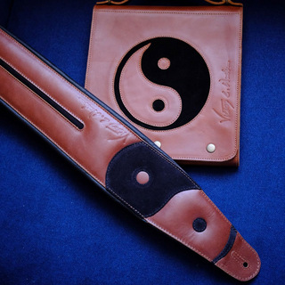 ERGOSTRAPS VICTOR WOOTEN – SIGNATURE STRAP YIN YANG 4″ Guitar Strap 【Made In Chile】