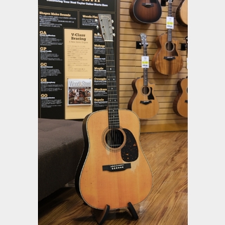 Martin D-28 Street Legend