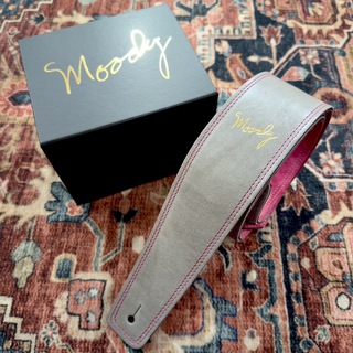 moody 2.5" Suade Backed Guitar Strap - Gray/Pink Standard