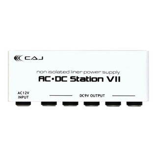 従来モデルの半分に大幅サイズ・ダウン。 CAJのパワーサプライ“AC/DC