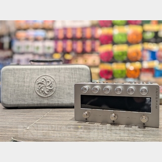 ダークグラスから直感的な操作が可能なマルチ・エフェクター「ANAGRAM