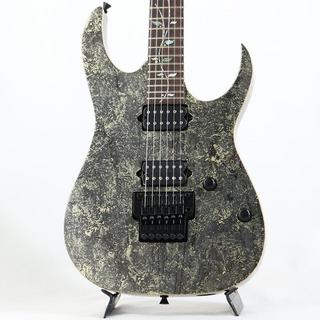 Ibanezが、特殊な積層塗装により角度によって表情が変わる“BQZ