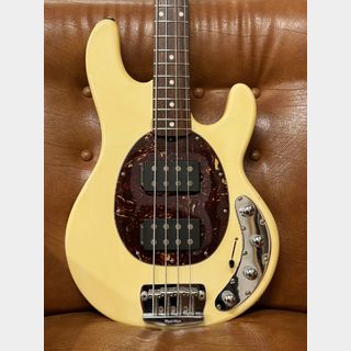 MUSIC MAN Srting Ray 4 HH White / Rosewood Fingerboard