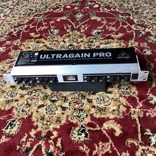 BEHRINGERMIC2200 Ultragain Pro