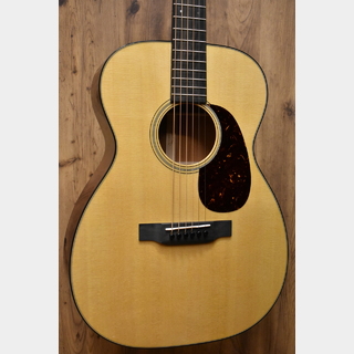 Martin 00-18  #2869265【トップの木目が整った良木目個体】