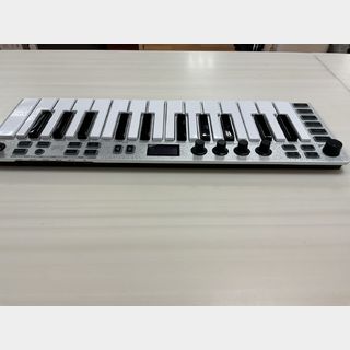 ESI Xsynth｜ポリフォニックアフタータッチ対応のオールインワンMIDI