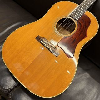 カネコアヤノの1965年製 ギブソン J-50｜AGM GUITAR GRAPH -Volume 96