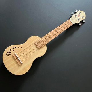 QUIAM Ezo's Ukulele Through neck Soprano さくら 北海道産木材使用ウクレレ!!【オンラインストア限定】