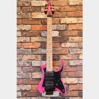 Traveler Guitar Vaibrant Standard V88S / Hot Pink