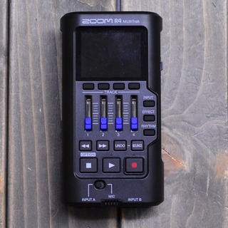 ZOOM R4