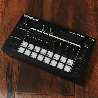 RolandMC-101 / Groovebox 【梅田店】