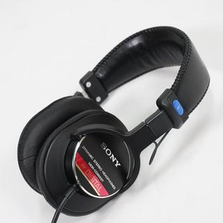 AKG最大の53mm径ドライバーを搭載！ハイエンドヘッドホンAKG K812を