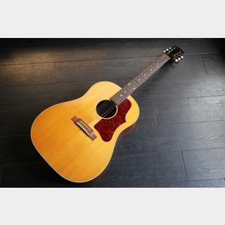 カネコアヤノの1965年製 ギブソン J-50｜AGM GUITAR GRAPH -Volume 96