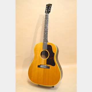 カネコアヤノの1965年製 ギブソン J-50｜AGM GUITAR GRAPH