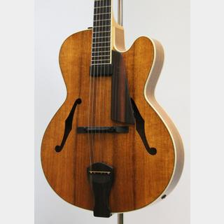 Kikuchi Guitarsより、アーチトップ・ギターのシリーズが登場初回生産