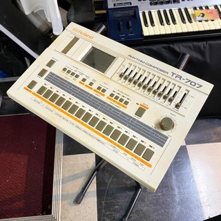 RolandTR-707