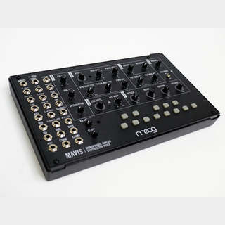 Moog Messenger 〜ラダー・フィルターや波形折りたたみ回路を備えた32