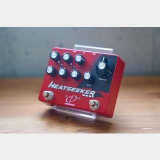 アンガス・ヤングの愛用機材とトーンにインスパイアされたペダル