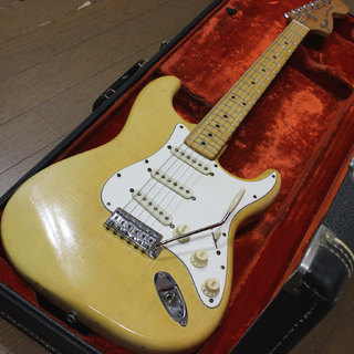 Fender Stratocaster Blonde  ブロンド(白系)  1974年製 です。