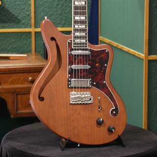 D'Angelico Deluxe Bedford SH Matte Walnut with Wilkinson 6-point Tremolo