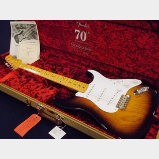 Fender 70th Anniversary American Vintage II 1954 Stratocaster Maple Fingerboard  2-Color Sunburst